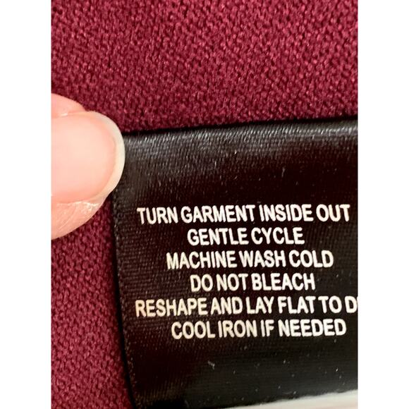 Torrid Sweater Size 2 Burgundy Black Knit Back Lace Pullover Relaxed Fit - Picture 9 of 10